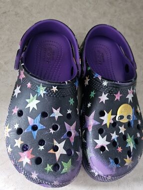 Kids Star Print Crocs in Black and Purple Sz 13